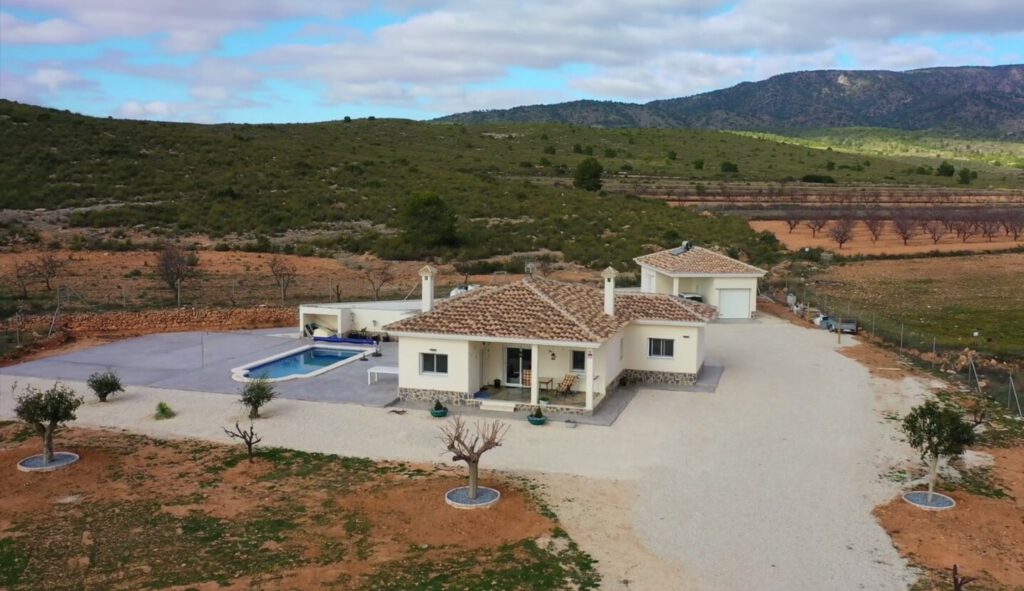 Schitterende vrijstaande Villa, midden in de natuur, op 10.000 m2 in Pinoso