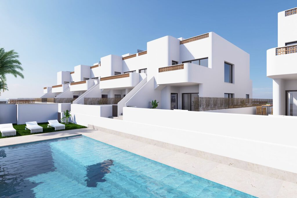 Actie: de 1e 3 verkopen inclusief airco, witgoed en geheel gemeubileerd. Kleinschalig complex in moderne Ibiza-stijl met Penthouses voorzien van 3 slaapkamers en 2 badkamers in Dolores